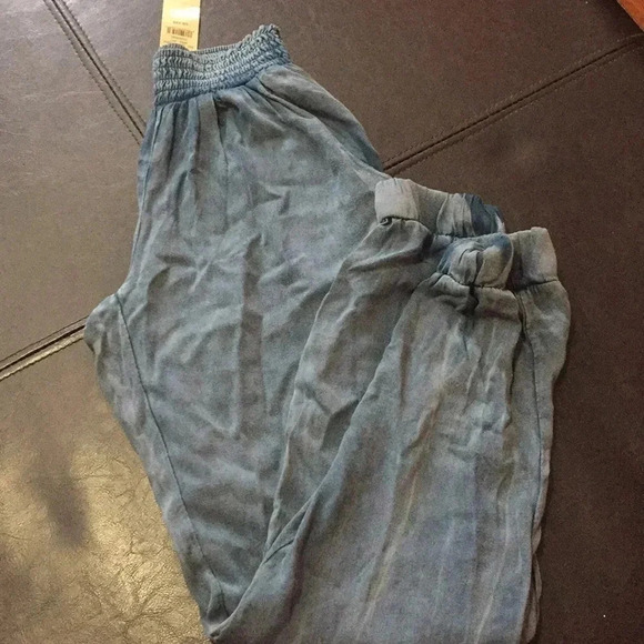 American Eagle pants - Picture 3 of 6